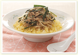 青椒肉絲の素であんかけ炒飯